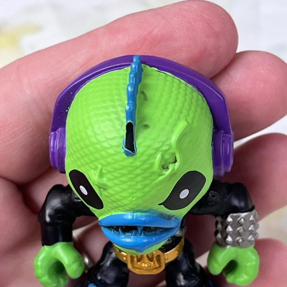 Treasure X Sunken Gold Syd Fish Figure Neon Green Alien Toy Collectible